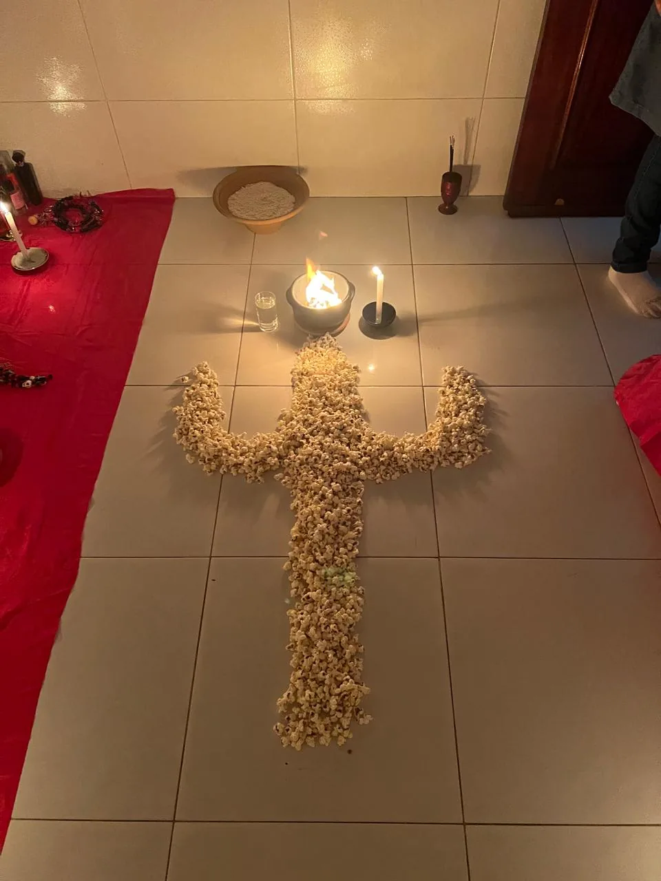 Símbolo ritualístico preparado no chão